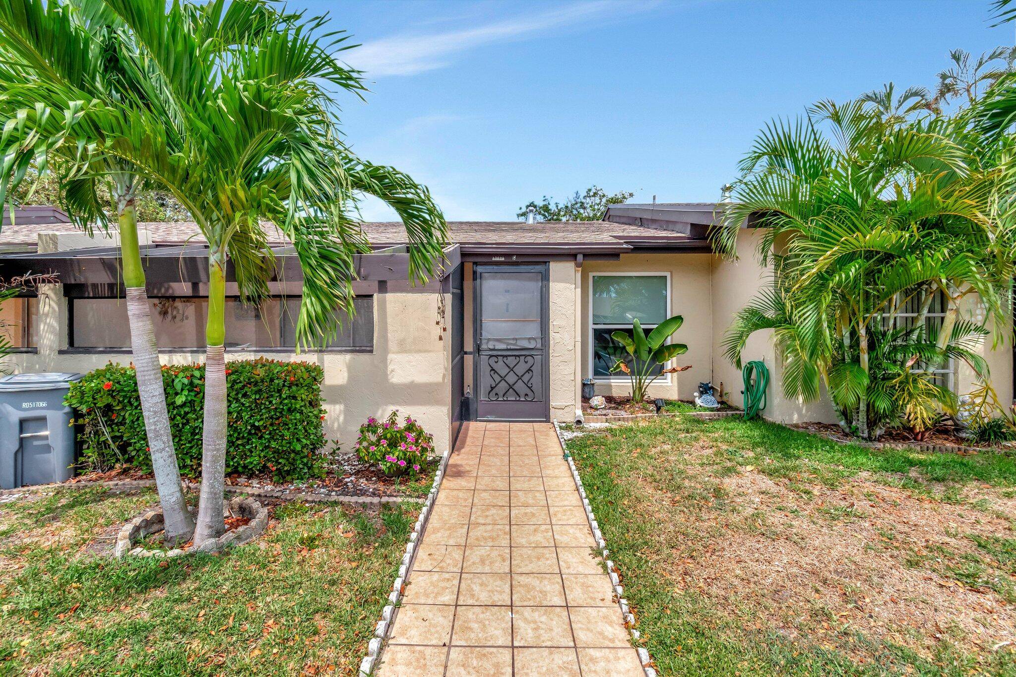 Welcome to this spacious 2 bedroom, 2 bath villa in the vibrant 55 community of Palm Greens at Villa Del Ray !