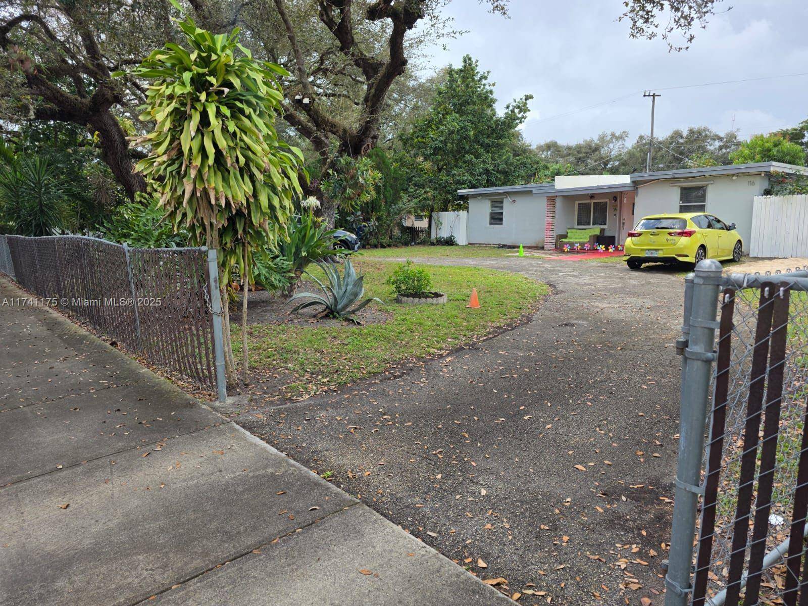 Prime location with plenty of space !