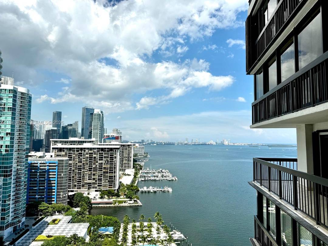 Brickell Bay Club 2 bed 2 bath unit with 1, 100 liv.