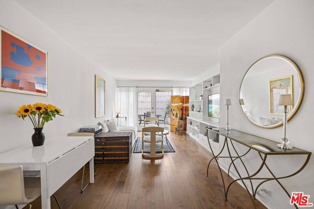 1400  N Hayworth Ave 1BR Hollywood Hills East La
