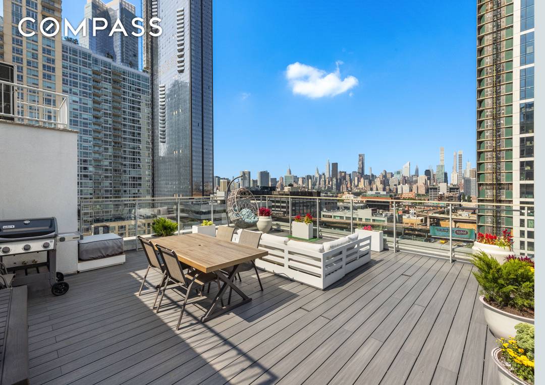 Welcome to The Flow House a stunning 2 bedroom duplex penthouse offering picturesque views of the Manhattan skyline from every room in this residence.