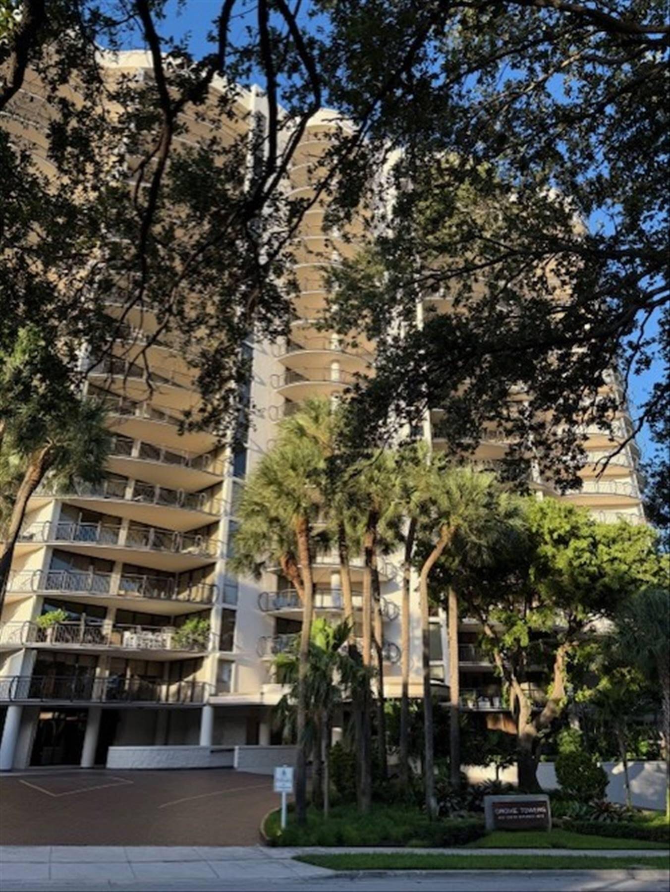 Beautiful renovated 2 2. Iconic Grove Towers in Coconut Grove.
