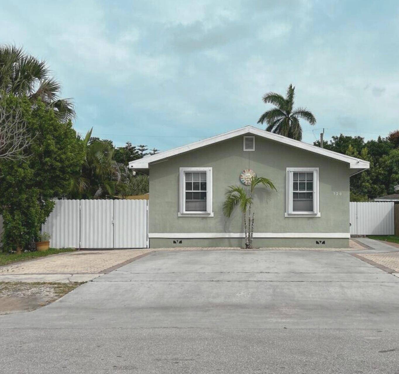 Look no further ! This 2bedroom 2 bathroom property comes with an INCOME PRODUCING 1bedroom 1bathroom cottage in the back tenants are paying 1, 600 month and want to stay ...