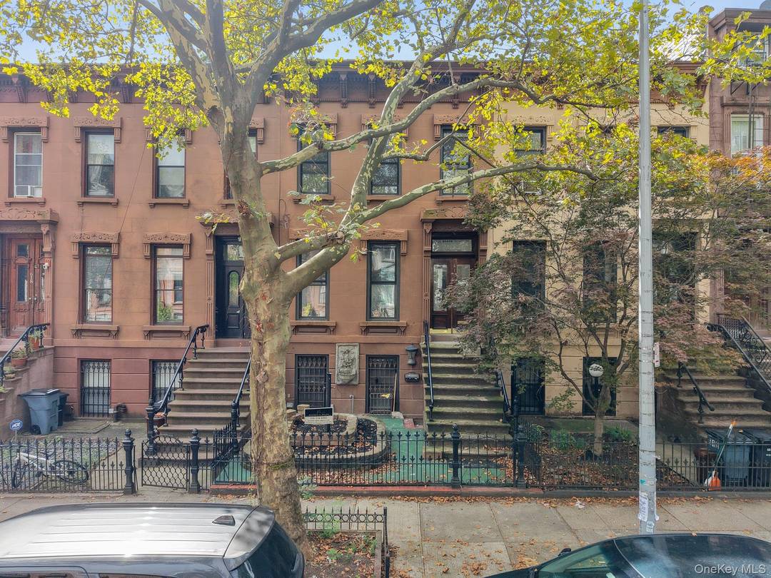 614 Madison Ave, Brooklyn, NY Built in the early 1900s, 614 Madison Avenue is a beautifully maintained multi family townhouse that blends classic Brooklyn charm with modern upgrades.