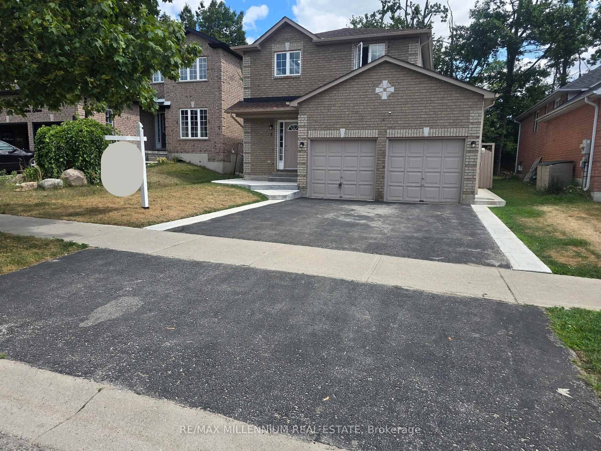 Bright Detached Home in High Demand amp ; family friendly neighbourhood.