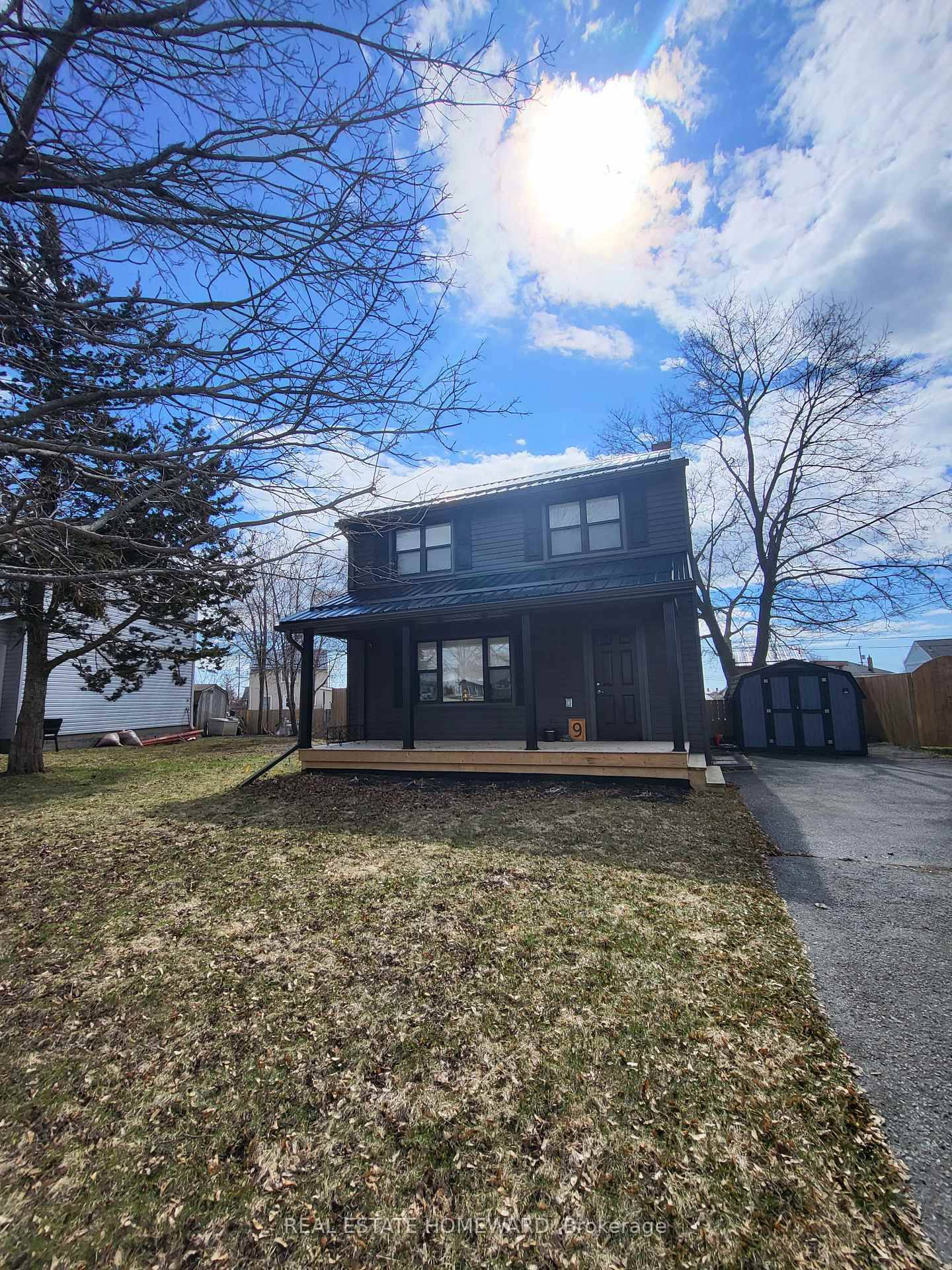 Lovely 3 bedroom, 2 bath detached family home in family friendly Macaulay Village.