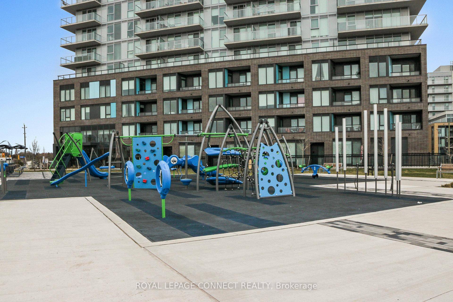 Come enjoy living at The Davis Residences in this bright and modern 1 1 bedroom condo with two full washrooms.