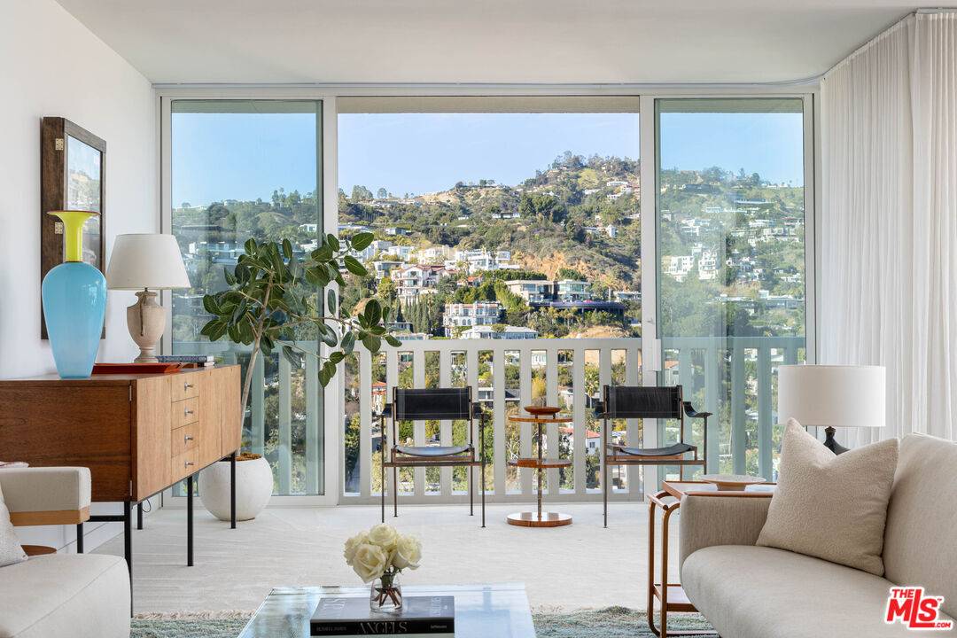 9255 Doheny Rd 2.0 Sunset Strip LA