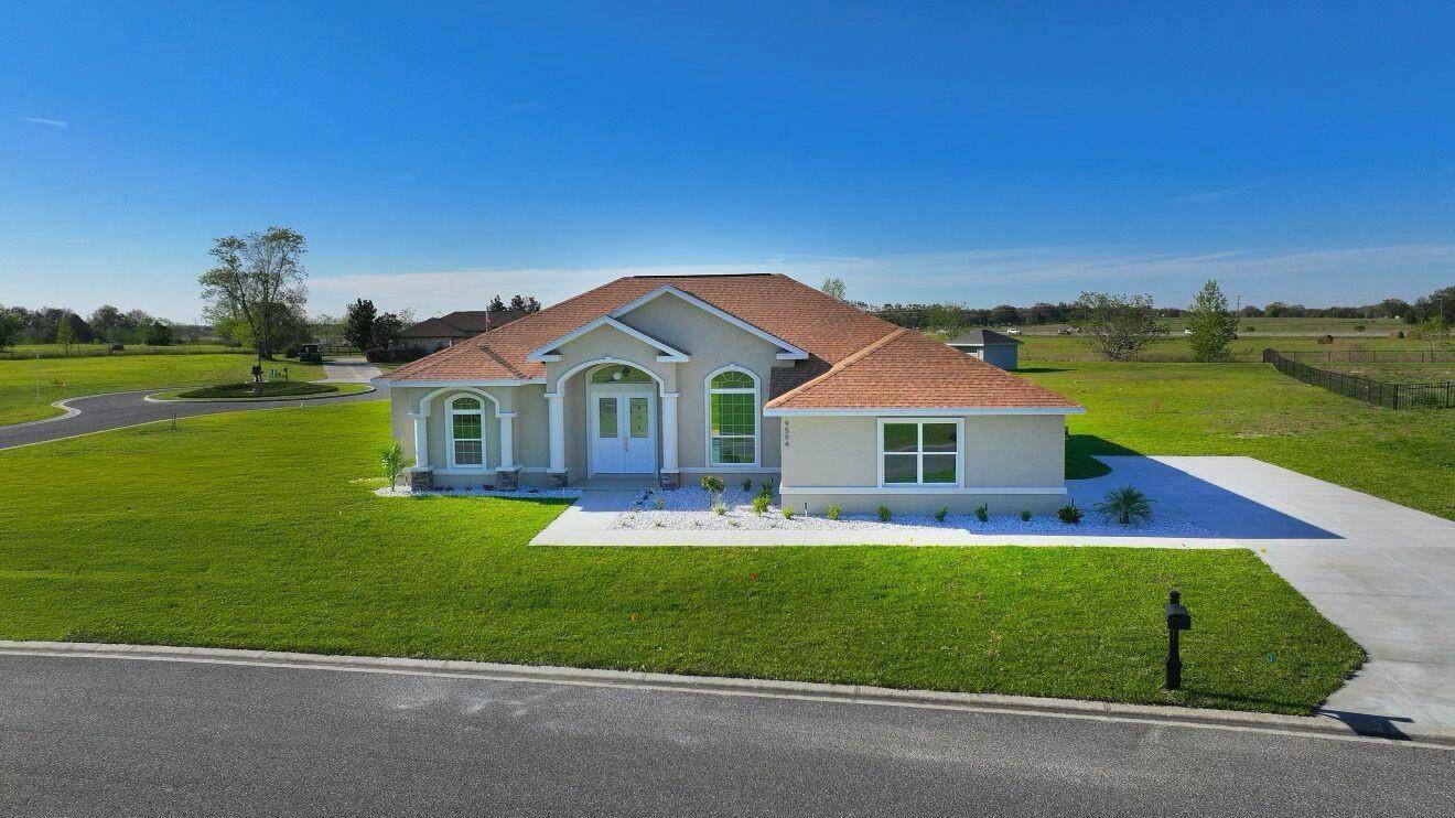 Charming 3 Bedroom, 3 Bath Custom Home in Belleview, FL.
