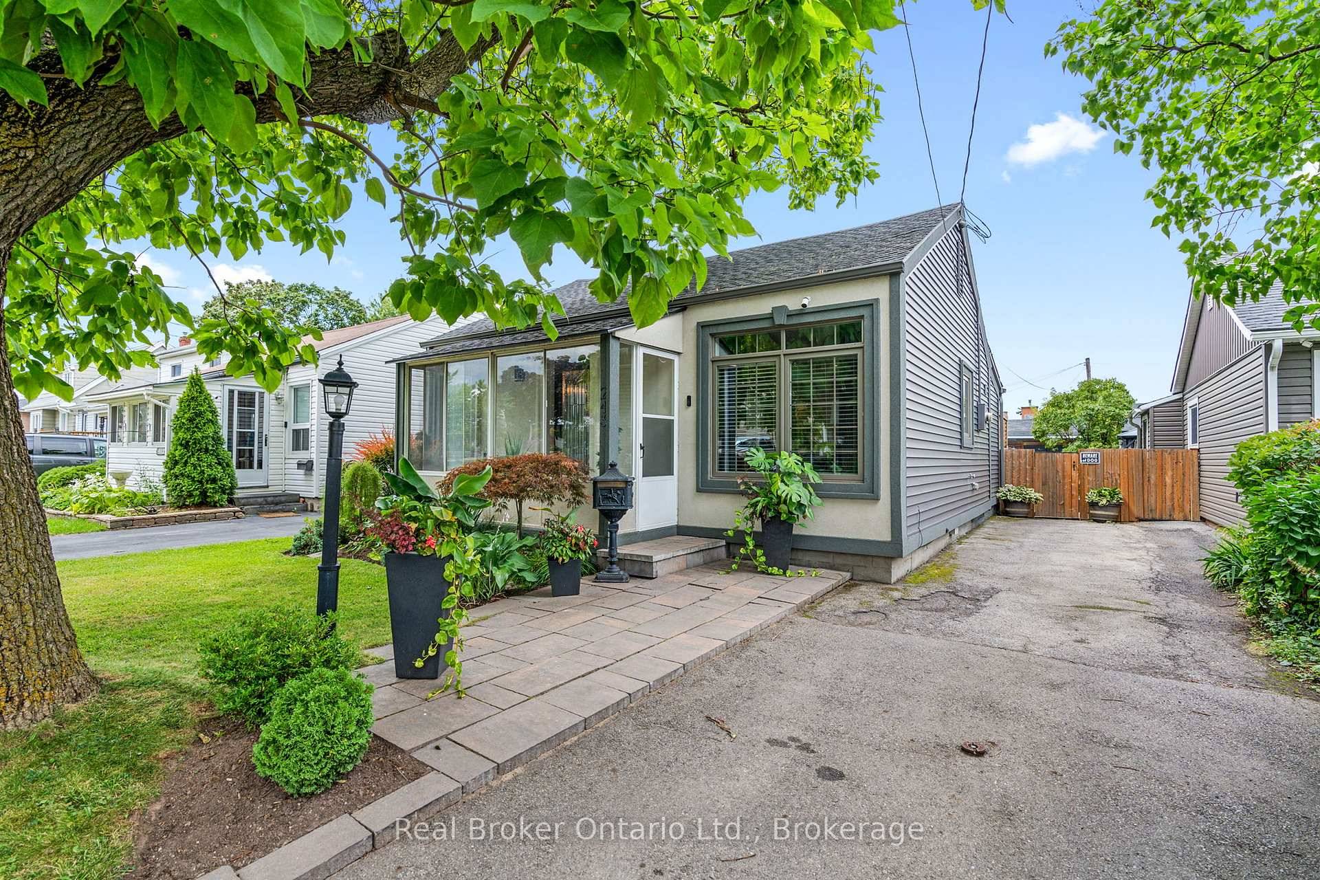 Welcome to this beautifully updated 2 bedroom, 1 bathroom home on a quiet cul da sac in Hamilton !
