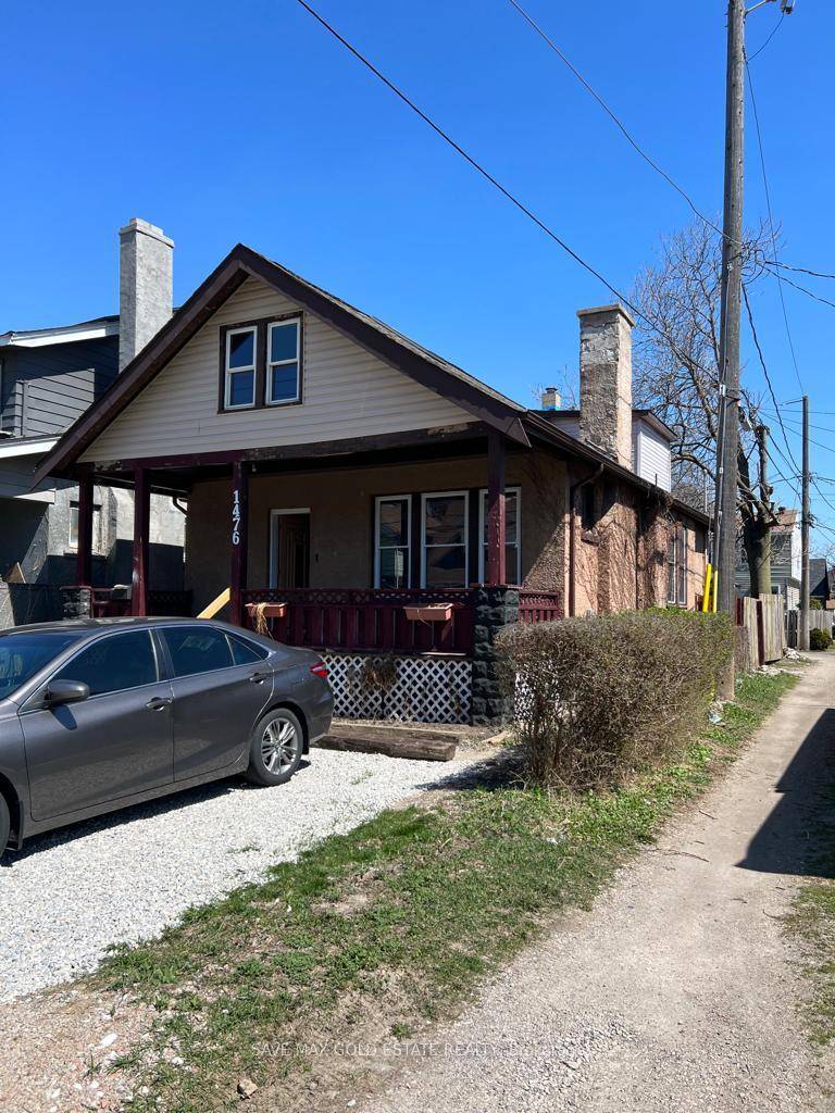 Location, Location amp ; Location,, This Large Home Features Large Living Room, Formal Dining Room, Bright Kitchen W All Appliances, 2 Bedrooms On Main, Updated 3Pc Bath, Huge Loft On ...