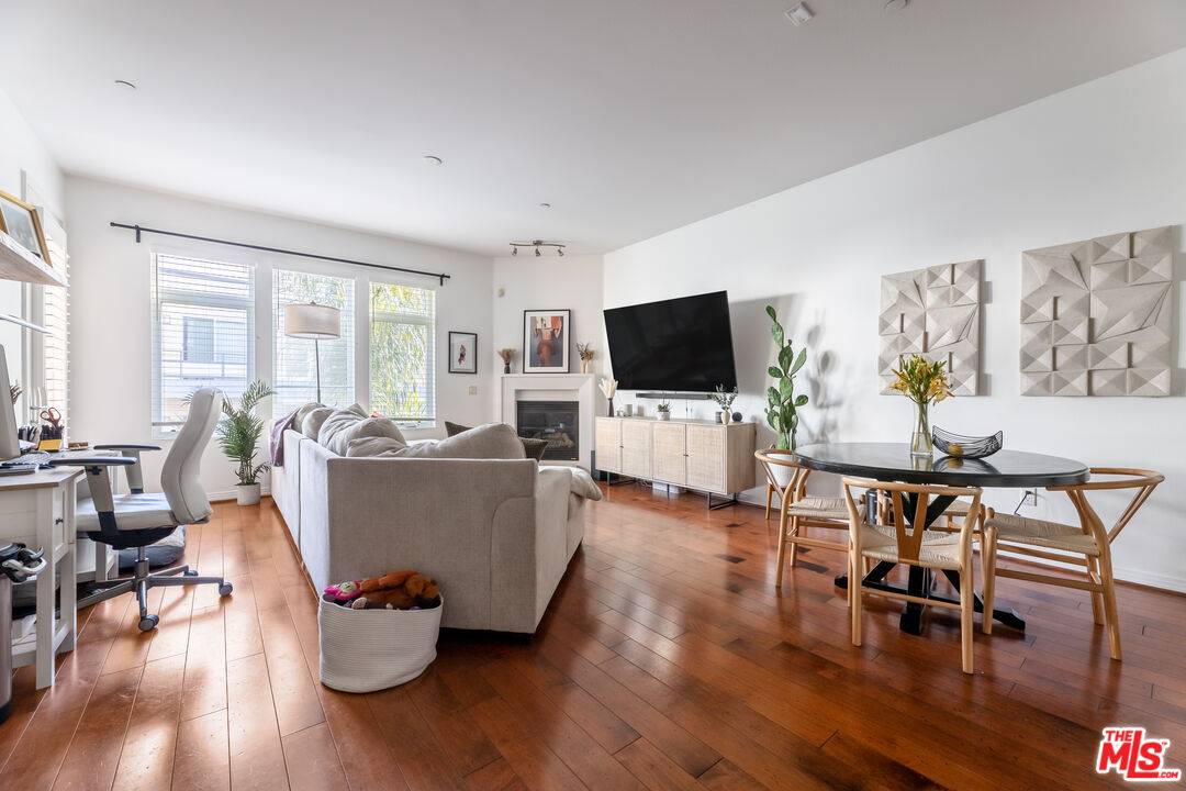4050   Glencoe Ave 1BR Marina Del Rey La
