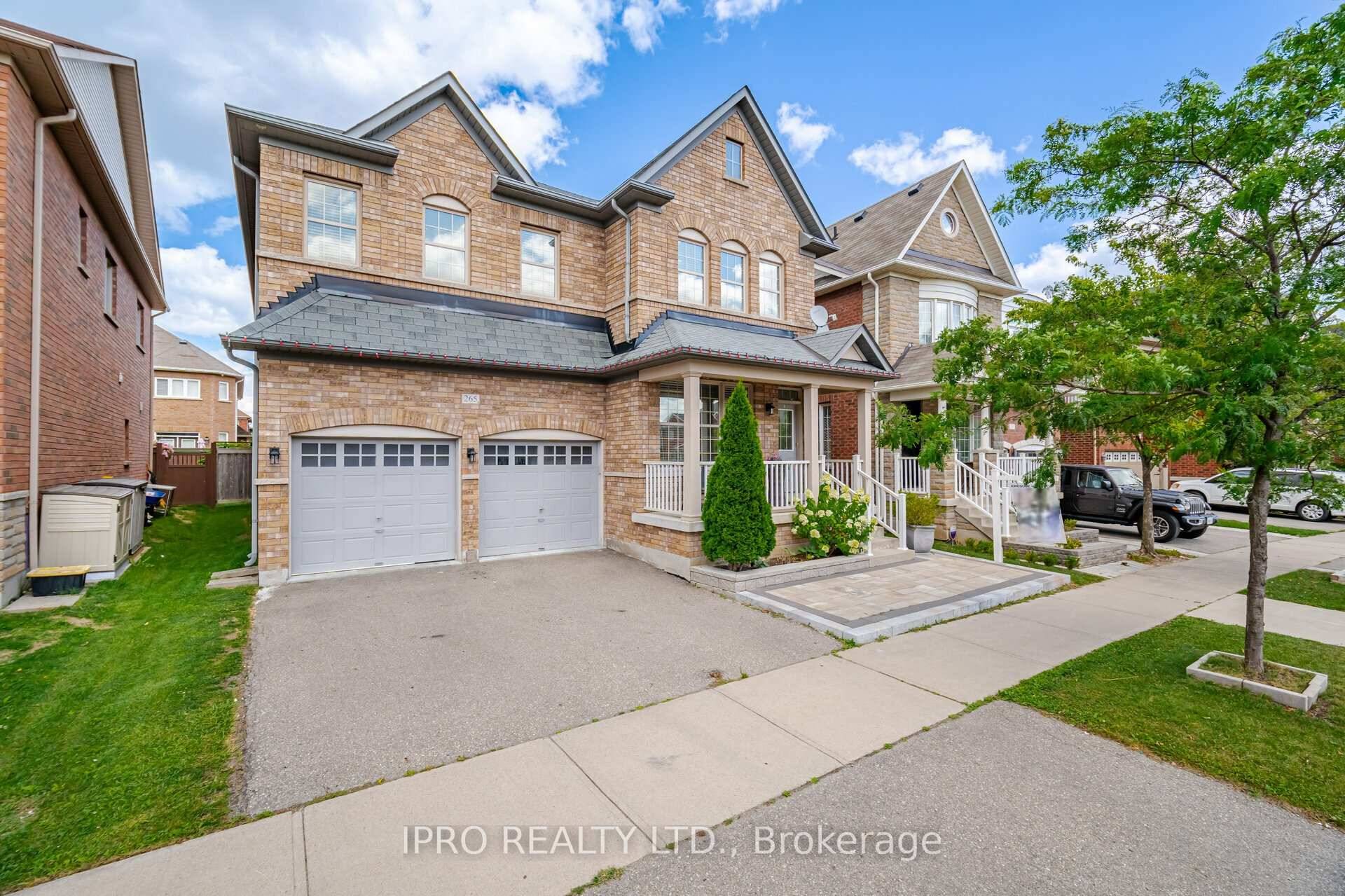 2986 SQFT A Masterpiece Of Modern Living In This Stunning, Well Maintained Property, Showcasing Bright And Spacious Interiors.
