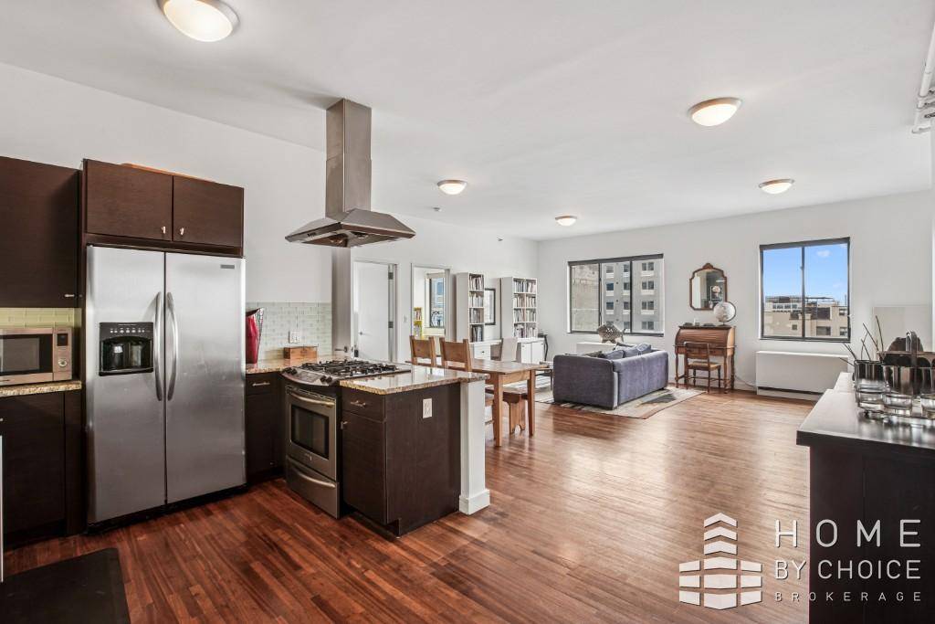 Massive corner loft like unit, easily convertible to a three bedroom.