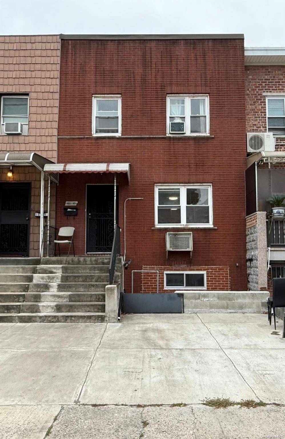Beautiful solid brick townhouse in a prime Flushing location, boasting hardwood floors, 3 generous bedrooms, 2.