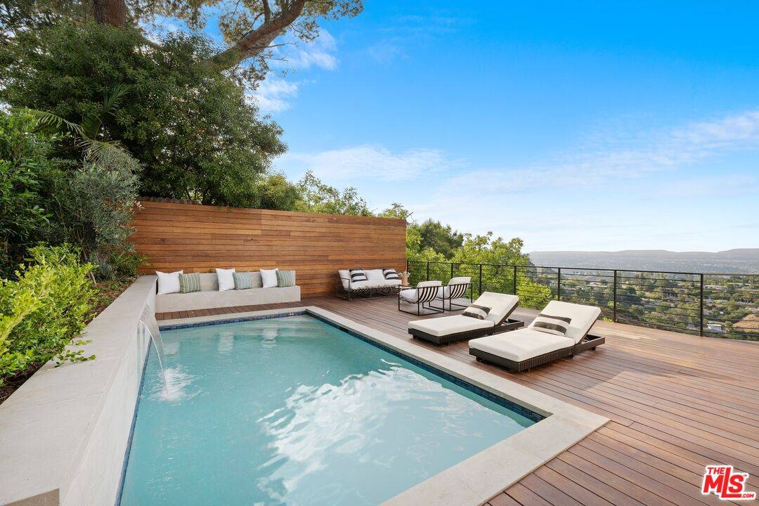 8620 Skyline Dr 3BR Hollywood Hills East La