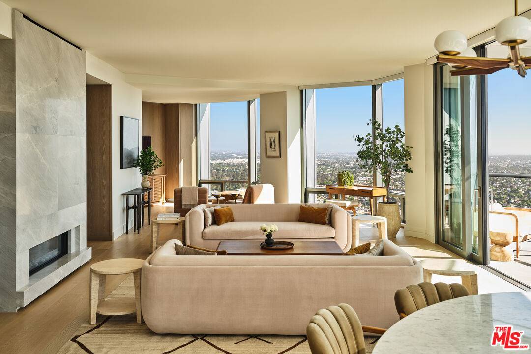 211  W Elm Ct 2BR Beverlywood La