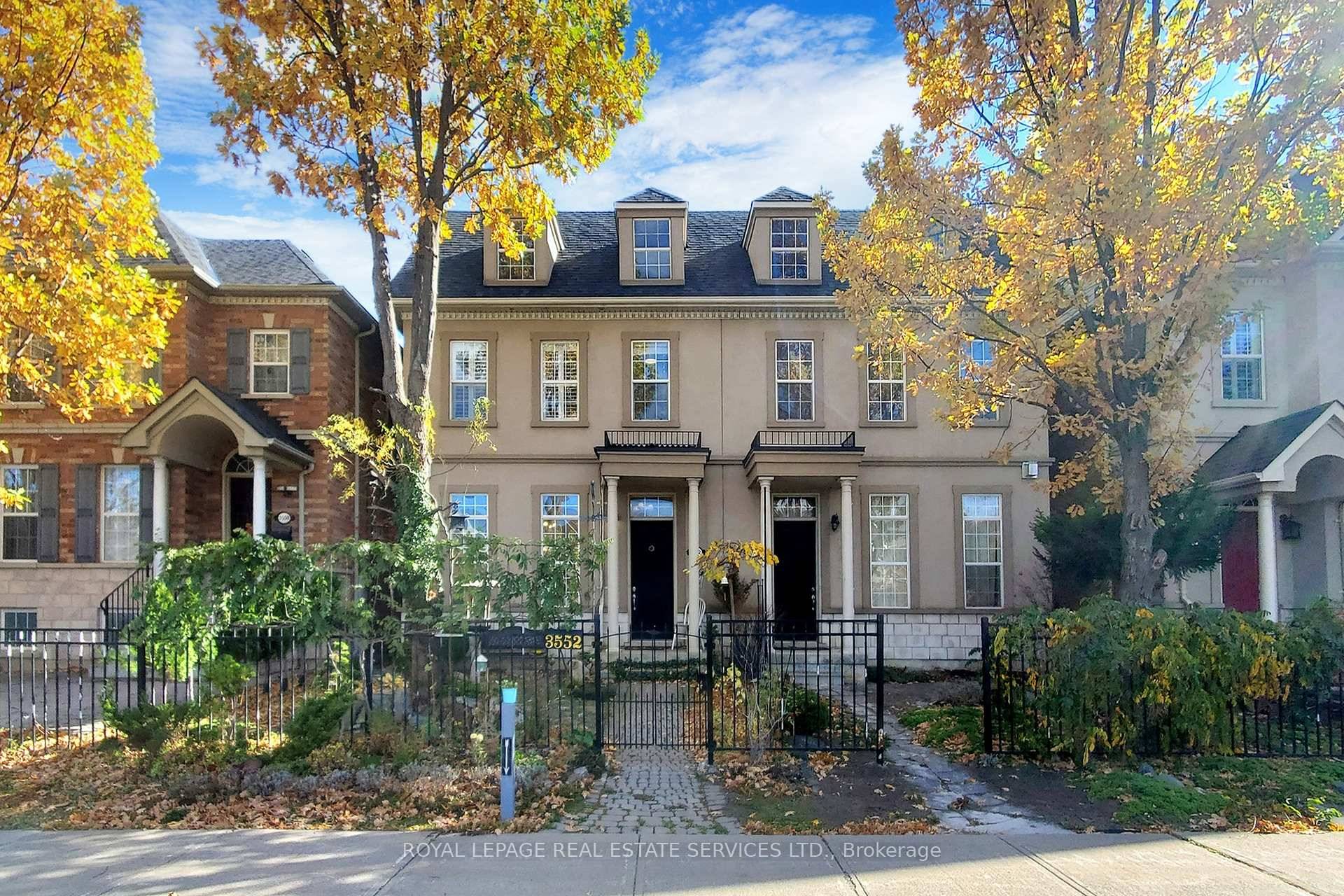 Executive Townhouse Located in Sought After Churchill Meadows Community amp ; Child friendly NBHD.