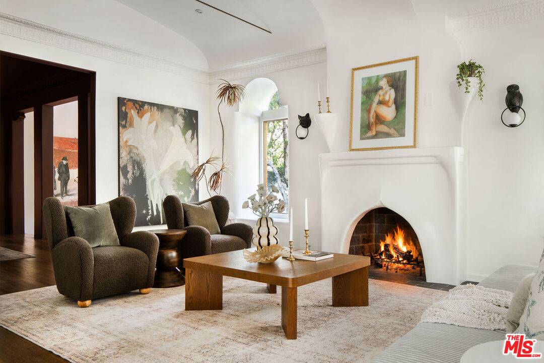 742  N Sycamore Ave 3BR Hancock Park La