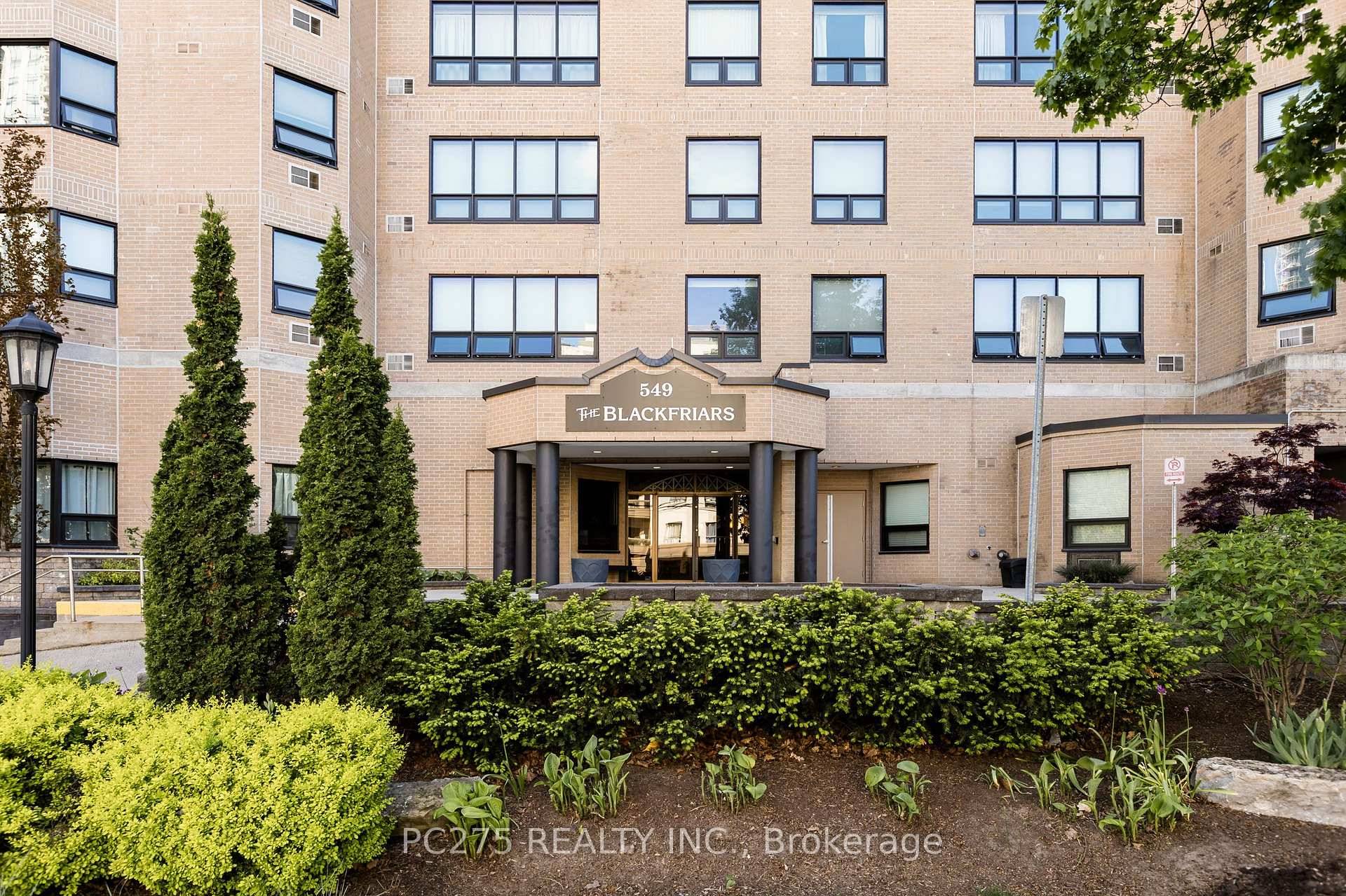 Welcome to this RARE and spacious 3 BEDROOM, 2 bathroom condo in one of London's nicest downtown area, offering stunning views of Harris Park and a lifestyle of convenience and ...