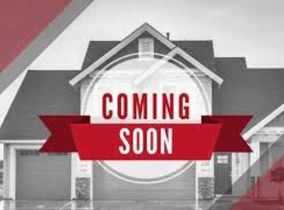 A beautifully maintained home perfectly located just minutes from CityPlace, Clematis Street, and the beautiful beaches !