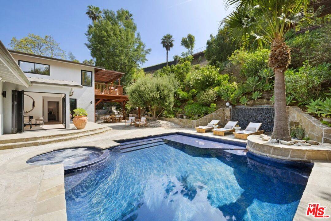 2716   Laurel Pass 4BR Hollywood Hills East La