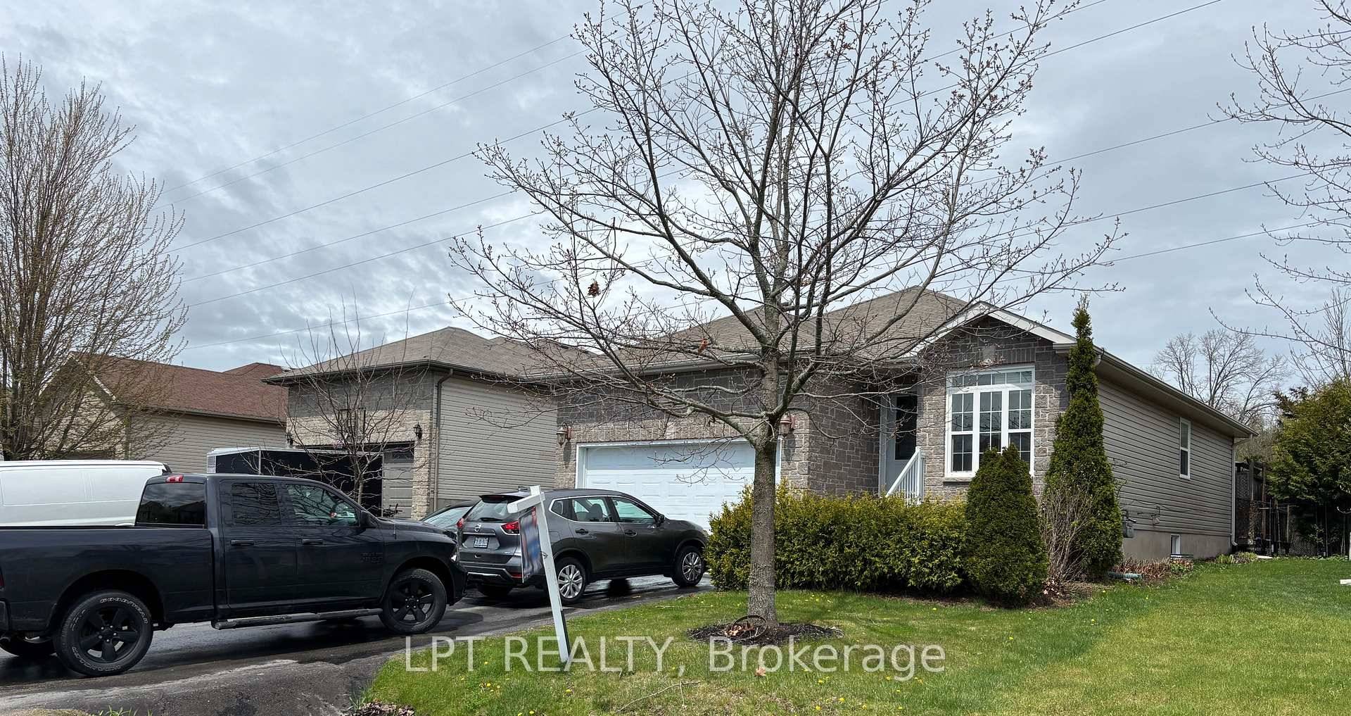 Stylish and Desirable Bungalow in Kingston, ON Welcome home in the heart of Kingston !