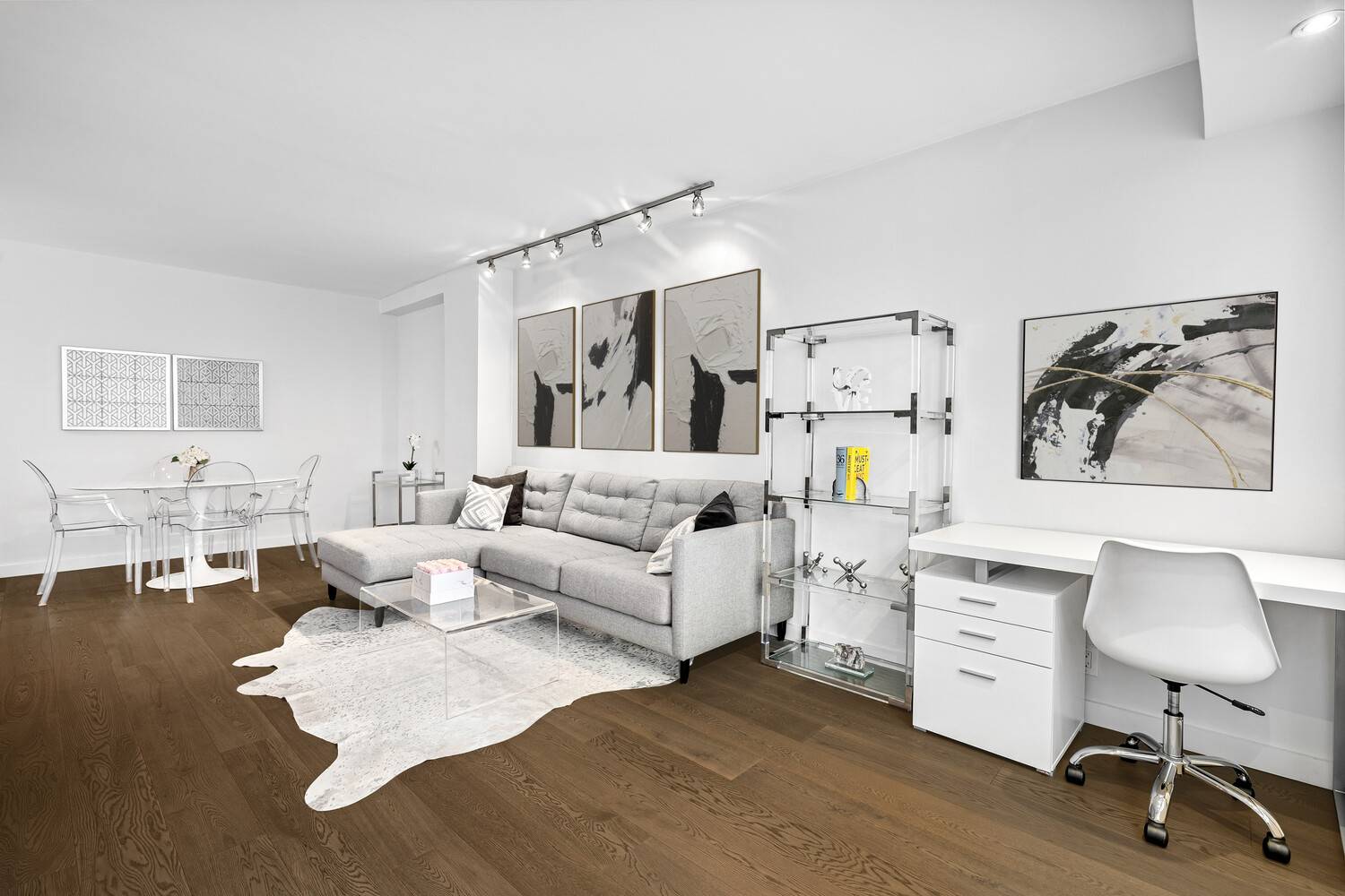 Fully Renovated Designer One Bedroom with Dressing Room in Prime Gramercy No pets, also available not furnished Welcome to Residence 12U at the highly sought after Gramercy Park Towers a ...