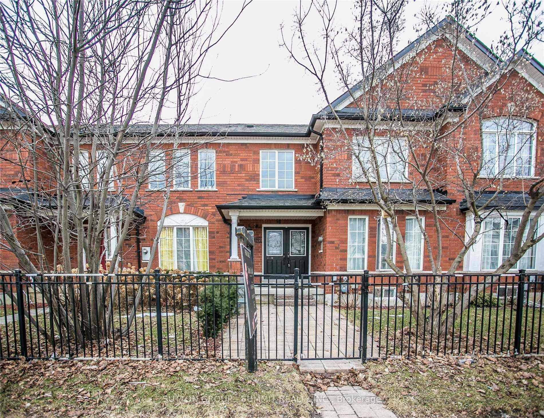 Welcome to this beautifully maintained townhouse for lease in one of Mississaugas most desirable communities Churchill Meadows.