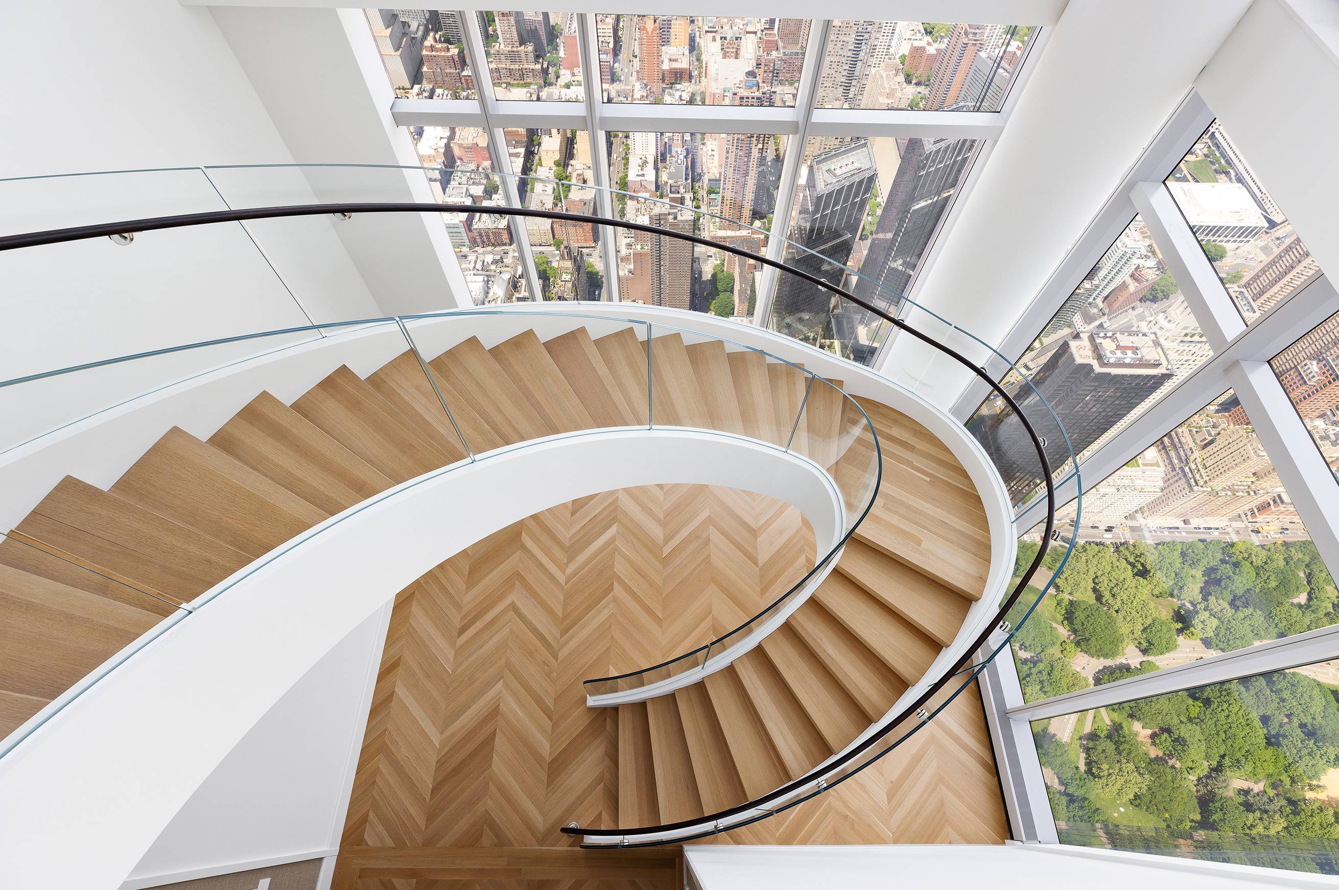Introducing SKY HOUSE 1, 386 feet above Manhattan rests one of the most captivating properties ever constructed.