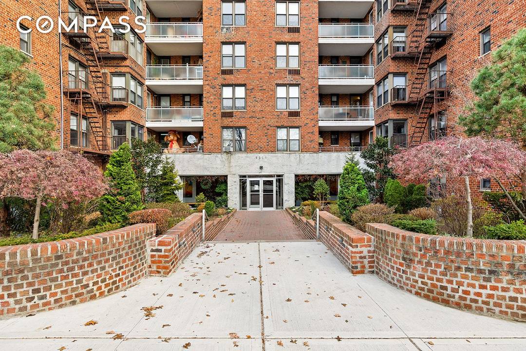 Luxury Shore Road Condo with Water amp ; Bridge Views Deeded Parking !