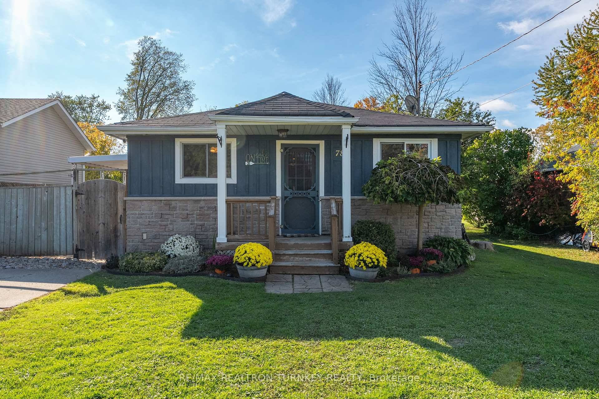 Welcome to your perfect year round retreat in sought after Willow Beach, just steps from the sparkling south shores of Lake Simcoe.