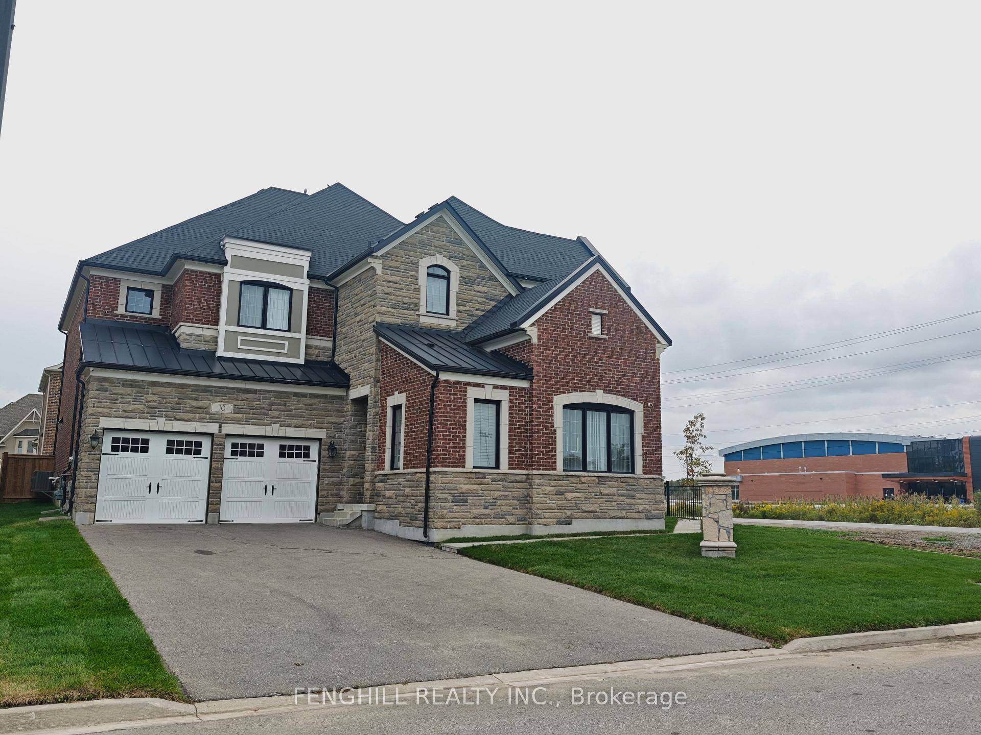 Bright amp ; Beautiful Approx 5200 Sq Ft Home W 5 Bed, 6 Bath Home In King City !