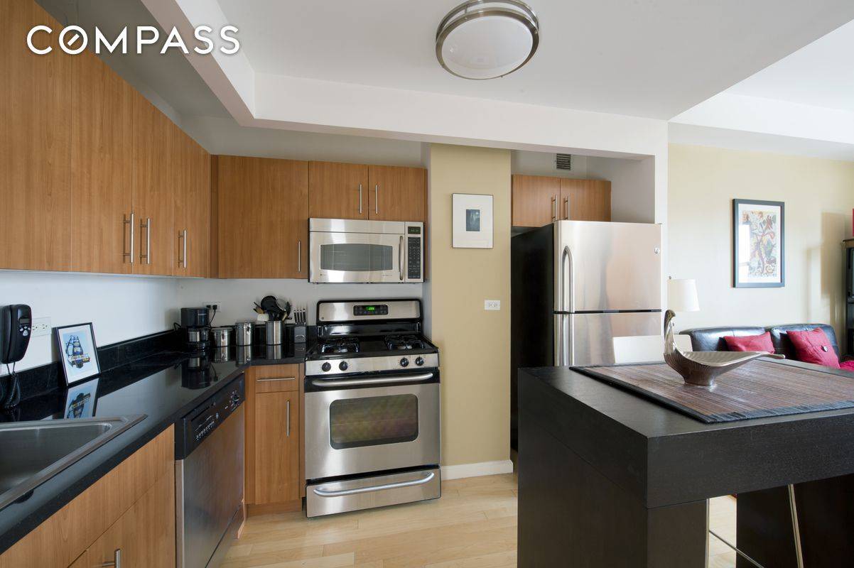 Spacious, high floor studio at The Downtown Club that has it all !