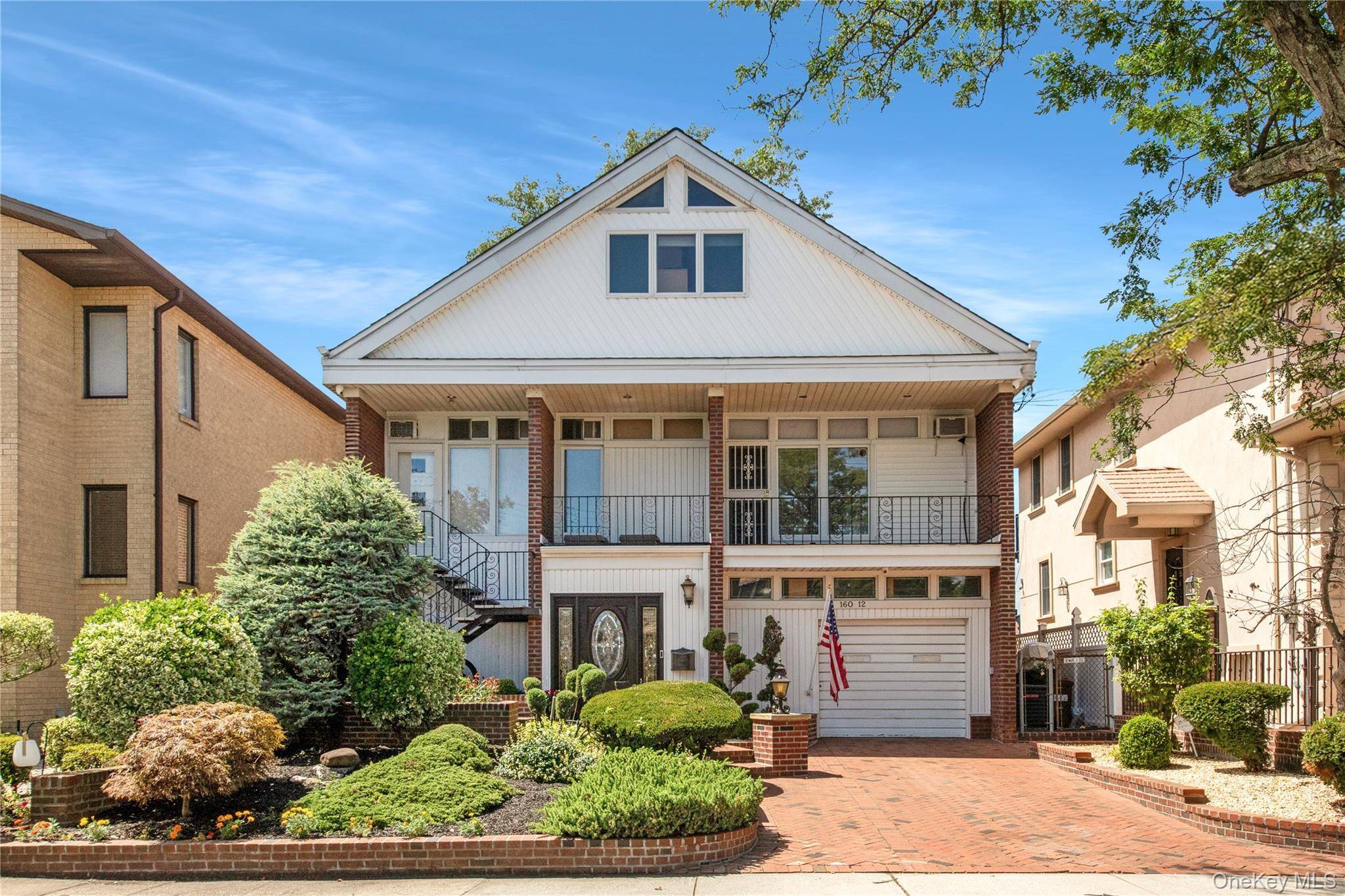 Howard Beach Waterfront Two Family Home This spacious two family home in Howard Beach blends comfort, space, and waterfront living on a 40 x 110 lot with direct Jamaica Bay ...