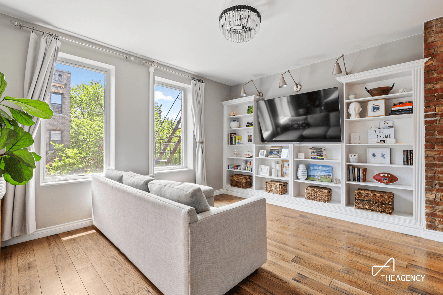 Gut renovated down the the studs by then meticulously designed and built by the owner, this pristine 1 bed windowed home office features Full size and vented LG washer and ...