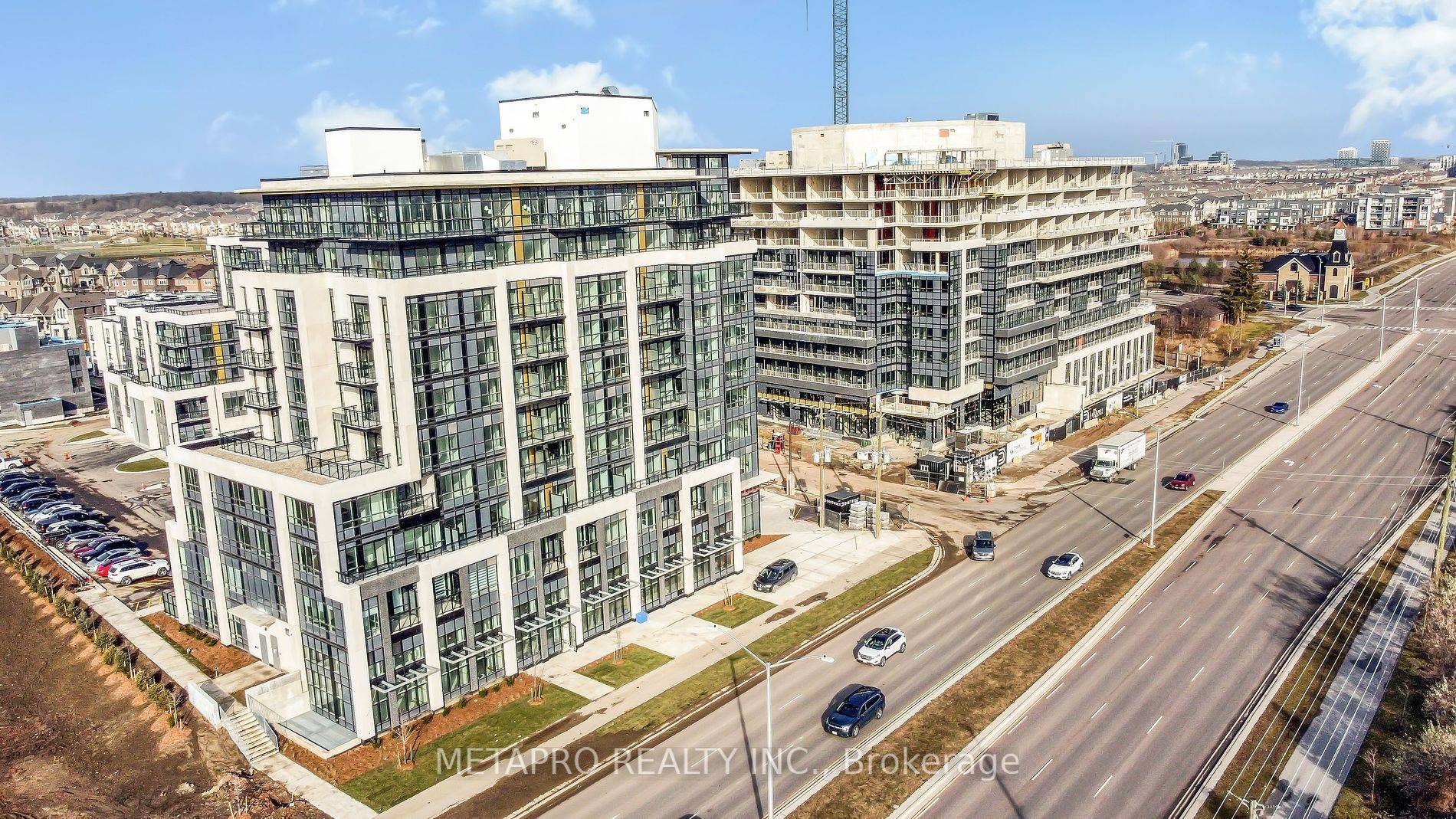 Welcome to Distrikt Trailside West, where luxury meets convenience in the heart of Oakville's most sought after location, walking distance to Fortinos Big plaza Bus transit.