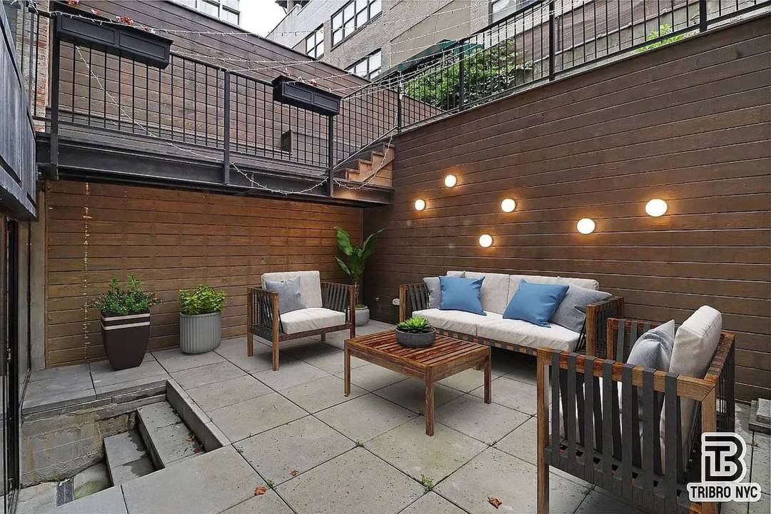 Roomy 4BR 2BA with Bright Interiors amp ; Flexible Space Step into this generously sized 4 bedroom, 2 bathroom residence that offers a comfortable layout suited for a variety of ...