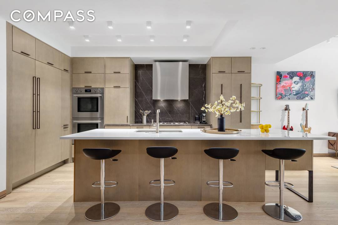 Contact me to schedule a weekday or weekend showing.