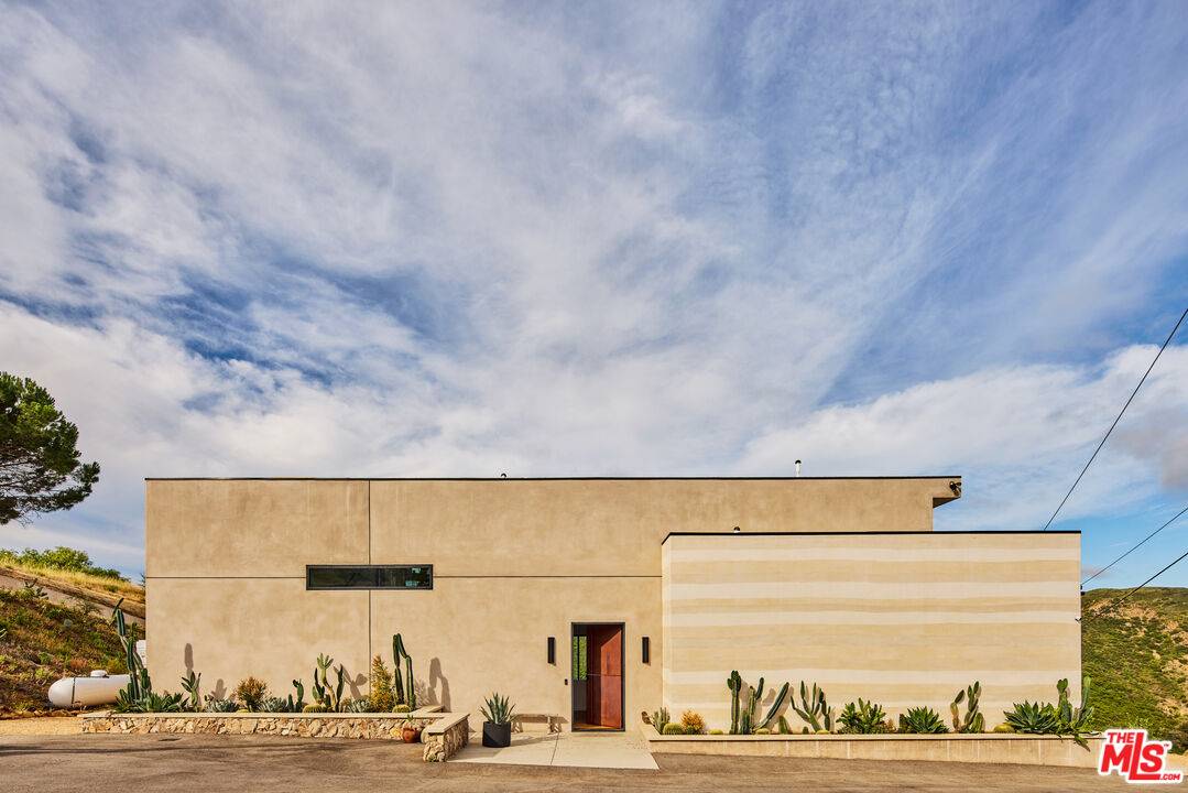 2543  S Foose Rd 4BR Malibu La