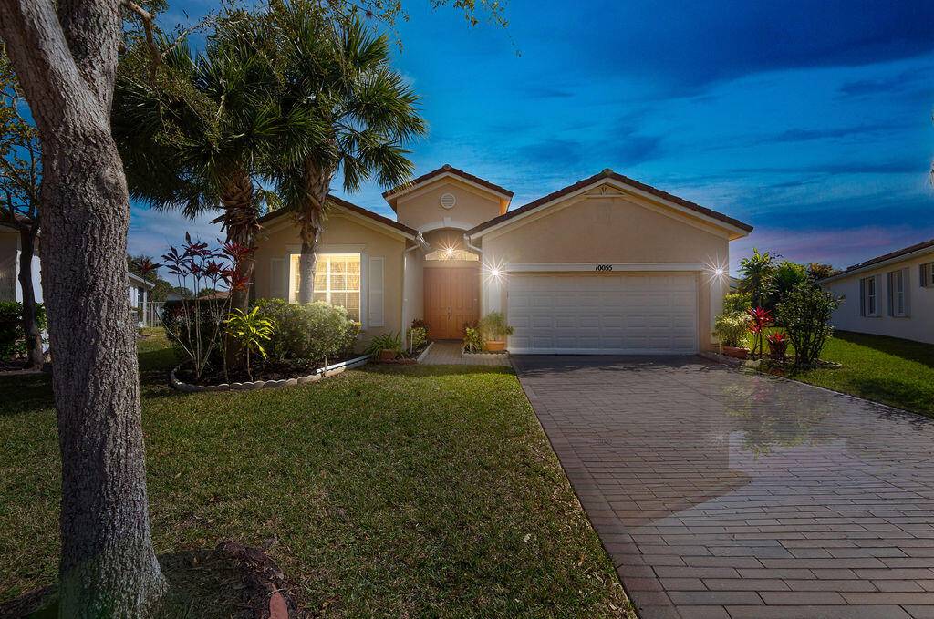 Oversized Lot ! ! The only home in Heritage Oaks community of Tradition, that sits on an oversized 13, 504 sq.