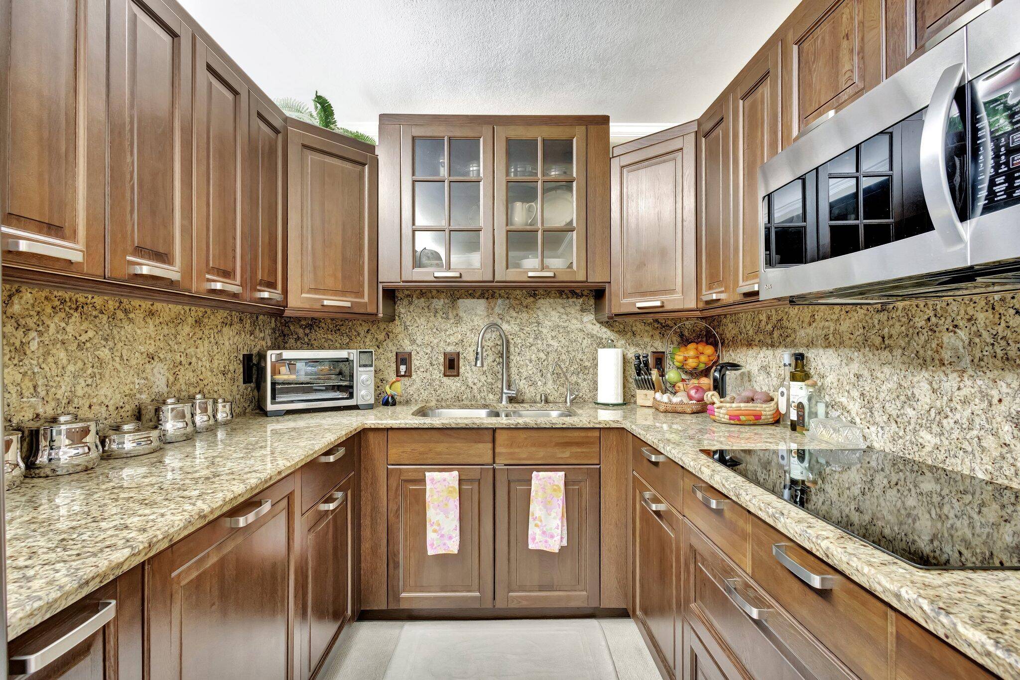 Exquisite 3 bed, 2 bath condo in sought after Pine Ridge at Martin Downs.