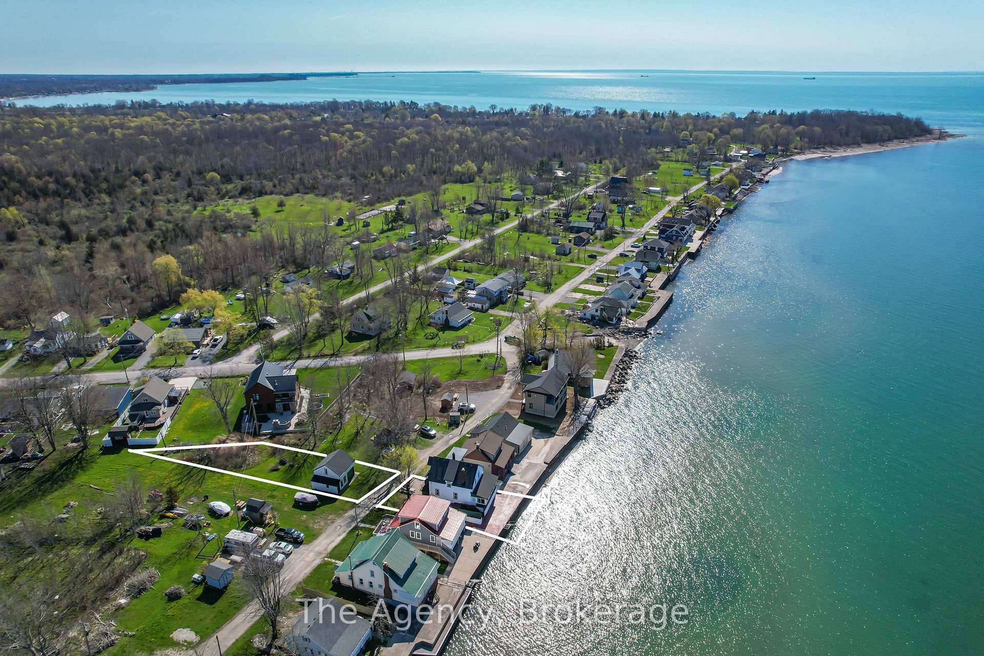 AMAZING FOUR SEASON FIVE BEDROOM HOME PERFECTLY SITUATED ON THE SHORES OF BEAUTIFUL LAKE ERIE.