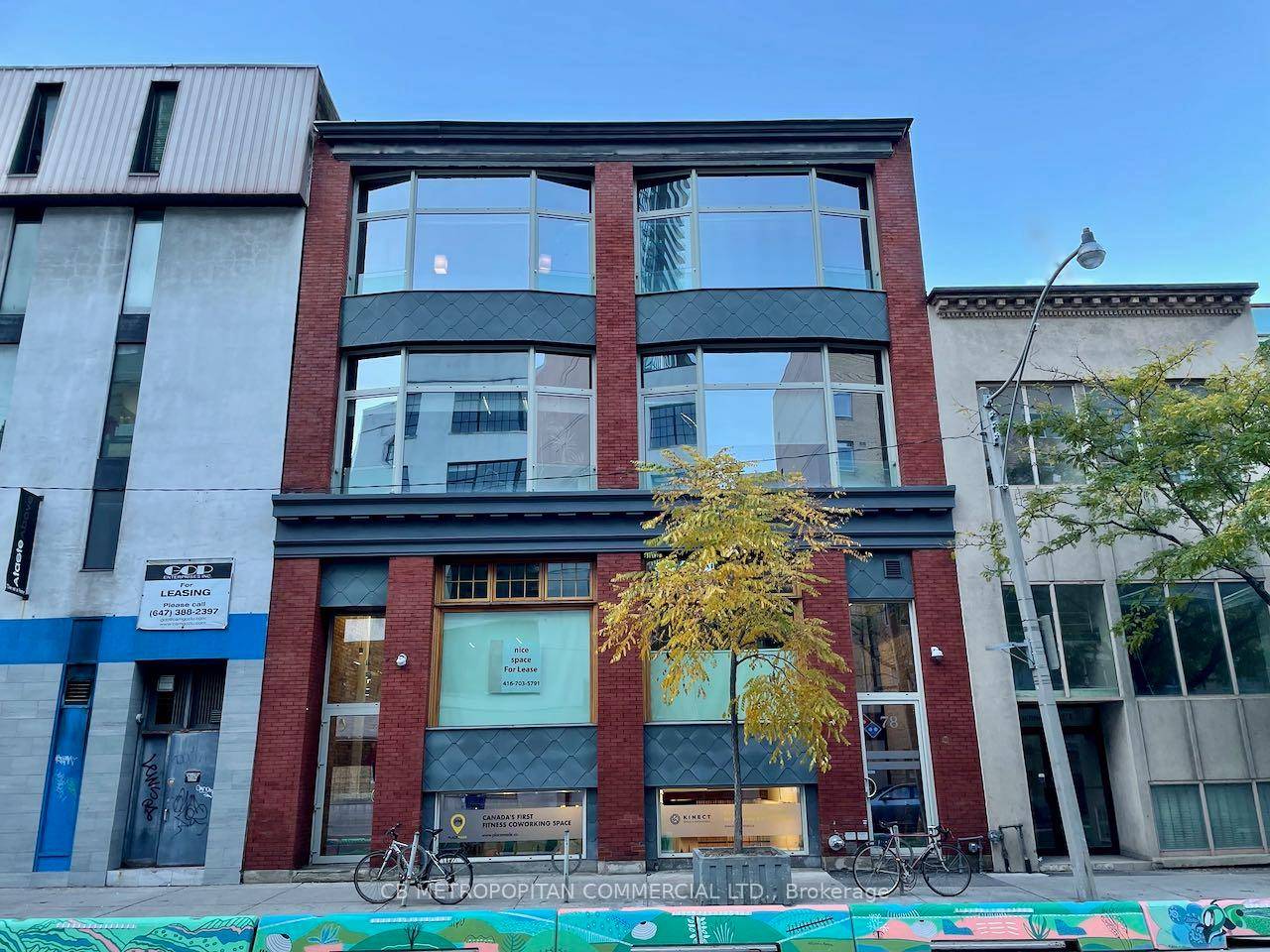 Gorgeous Brick amp ; Beam Character Office One City Block East Of Yonge St And Within A Short 400M Walk Of The Ttc Queen And King Subway Stations.