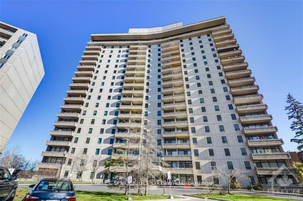Welcome to 1001 400 Stewart Street, a breathtaking fully renovated 3 bedroom apartment in the elegant Rio Vista building in Sandy Hill.