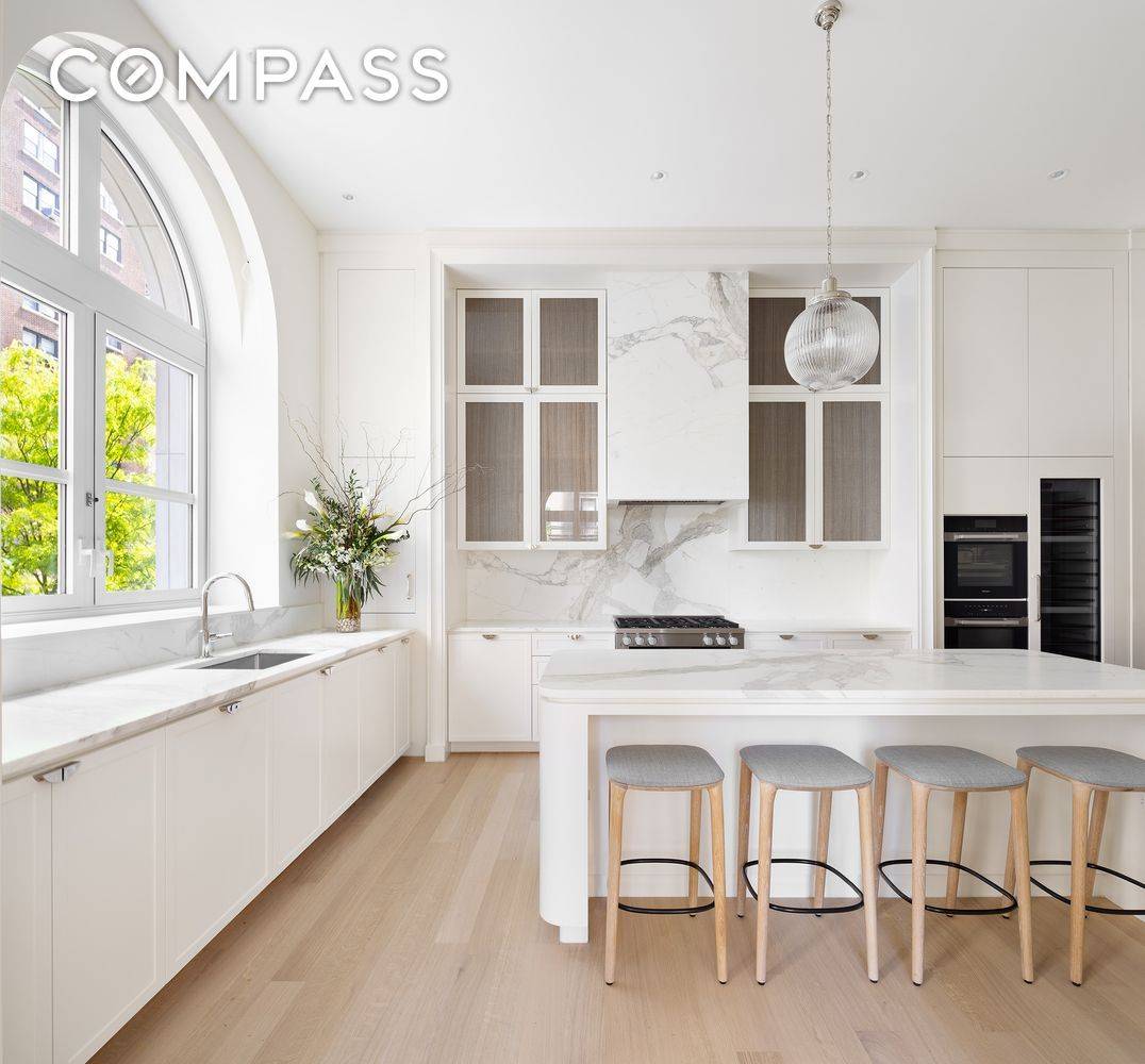 Finally, an apartment is available at The Bellemont, the most beautiful and coveted building on the Upper East Side !