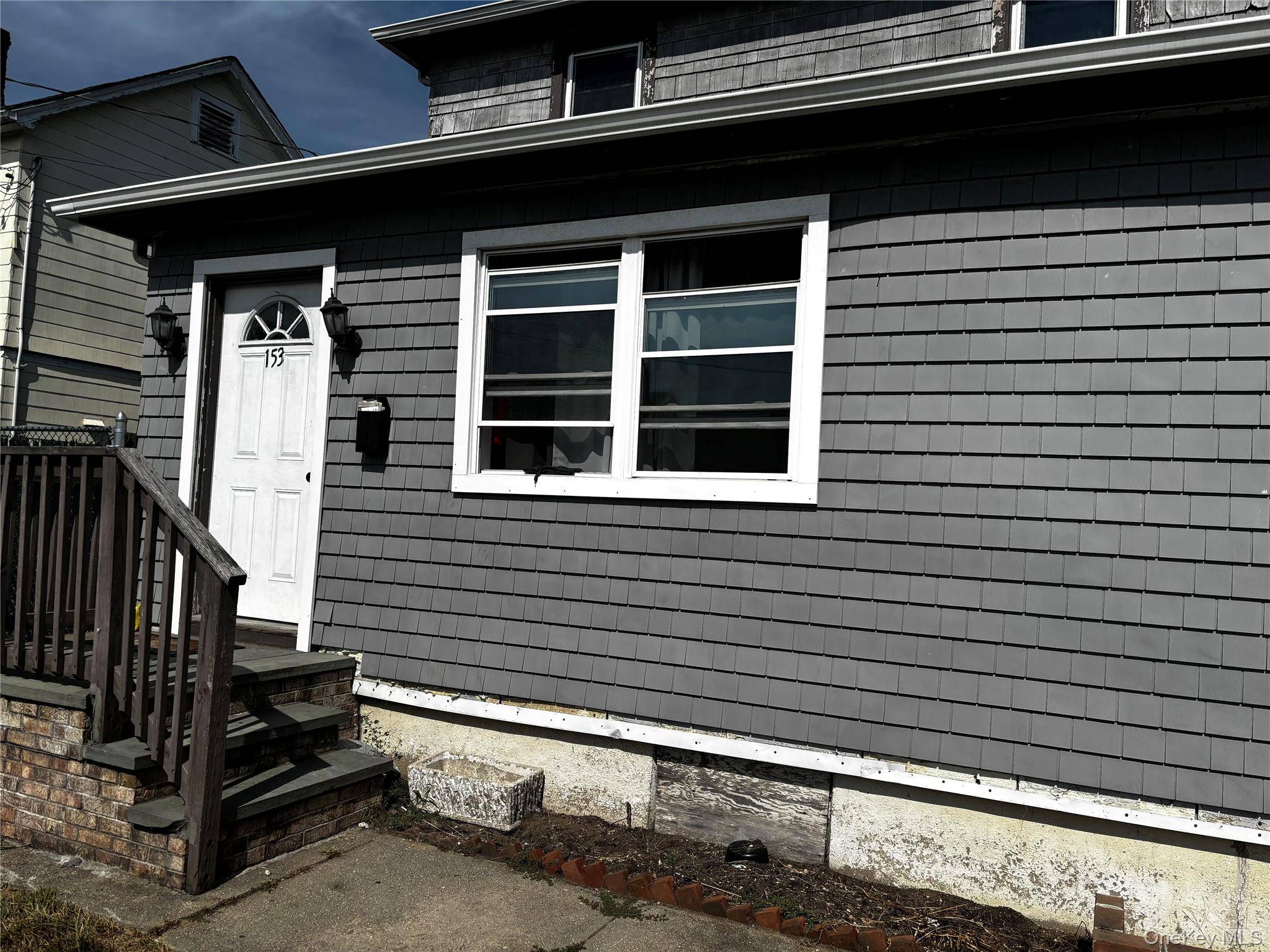 This spacious Colonial home boasts 3 bedrooms and 2 full bathrooms, complemented by a well appointed kitchen and a welcoming living room.