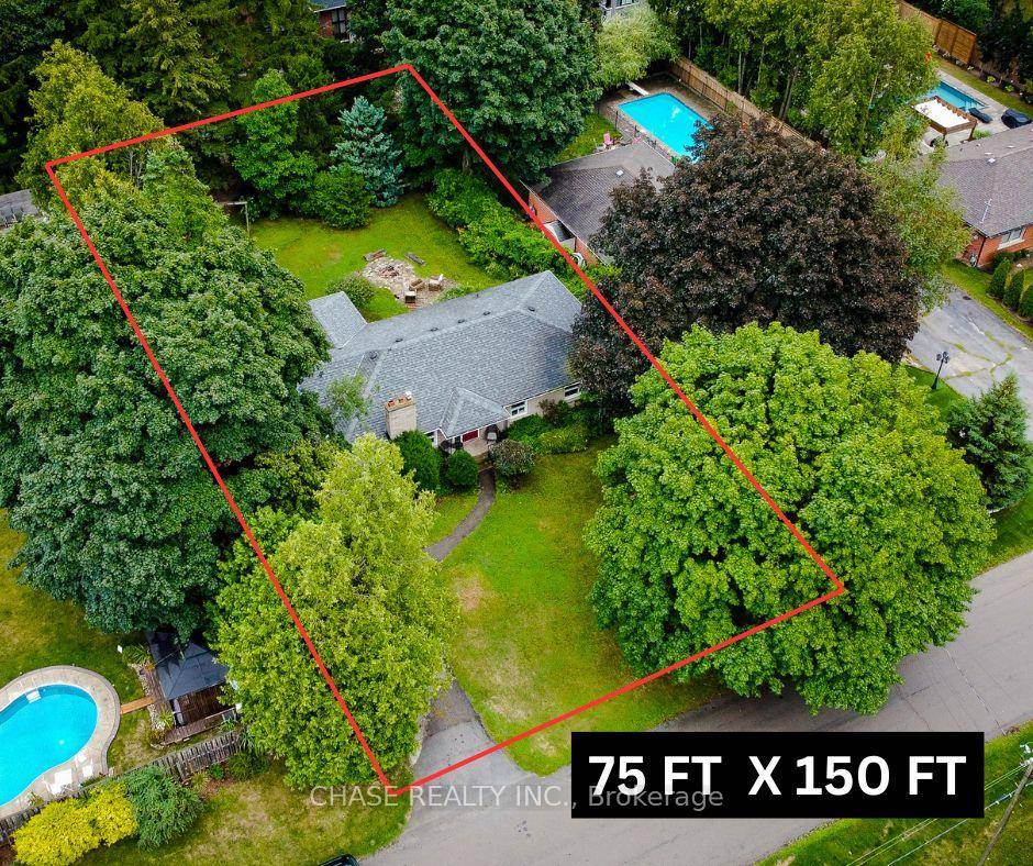 Charming 3 Bedroom Bungalow on a Generous Lot in a Prime Ancaster Location !