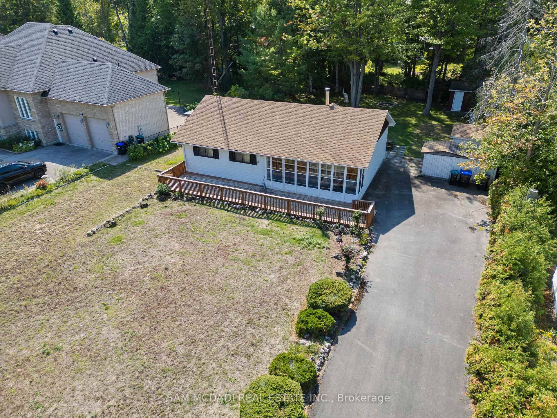 This Lovely 3 Bedroom Bungalow Home Resides on Picturesque 86 x 180 Expansive Double Lot with all Municipal Services in Prime Waterfront Community along the Sandy Beaches of Georgia Bay ...