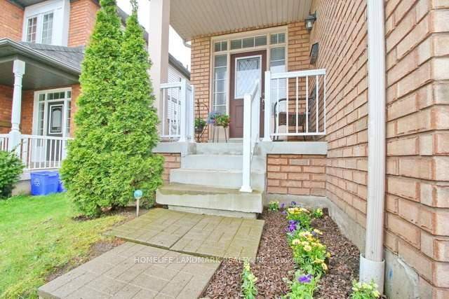 A Must See End Unit Townhouse In Sought After Community Of Williamsburg.